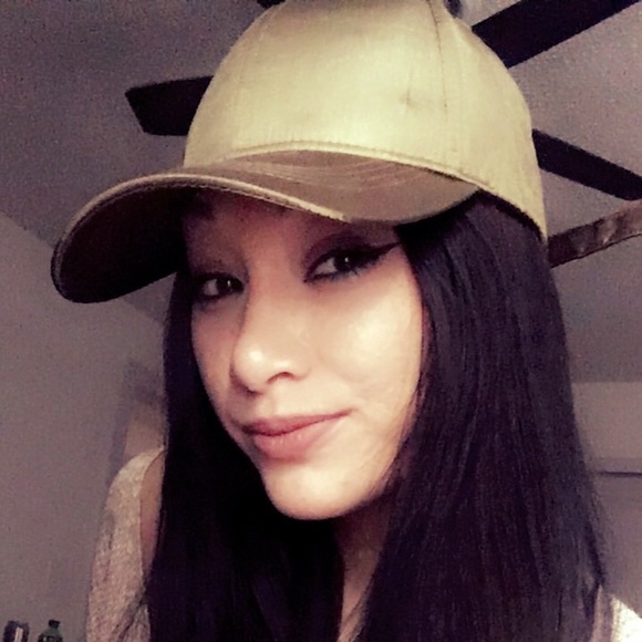 Meet your Posher, Jade - Picture 1 of 1